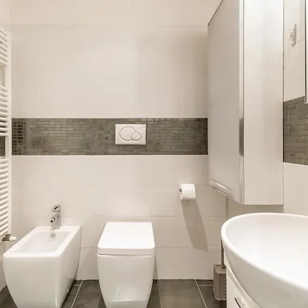 Guesthost - Porta Tufi Luxury With Parking شقة سيينا