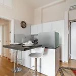 Guesthost - Porta Tufi Luxury With Parking *