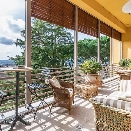 Guesthost - Porta Tufi Luxury With Parking Σιένα